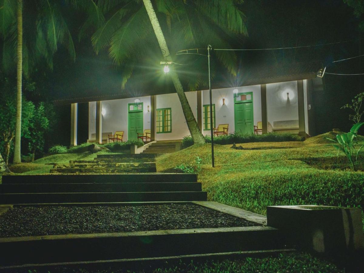 Thalpe Walawwa Heritage Villa Унаватуна Экстерьер фото