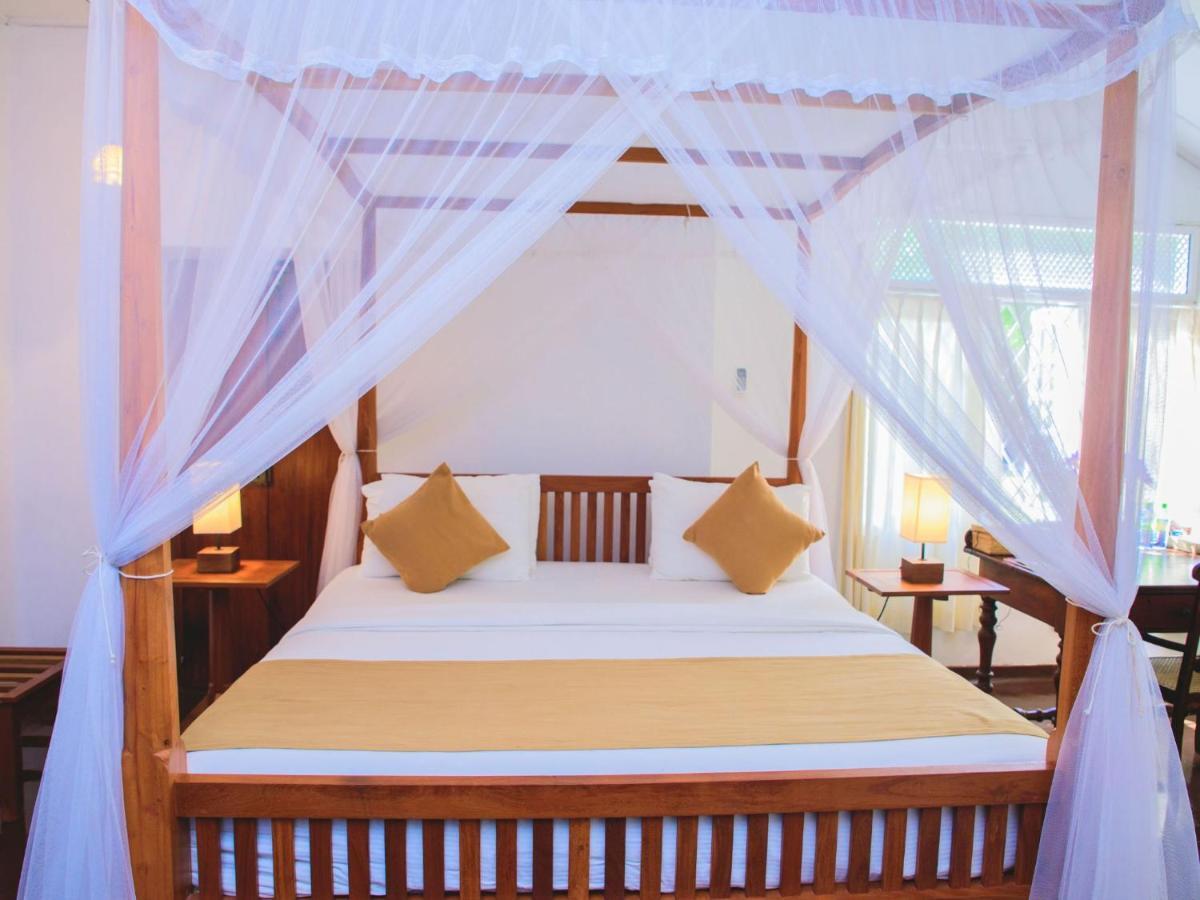Thalpe Walawwa Heritage Villa Унаватуна Экстерьер фото
