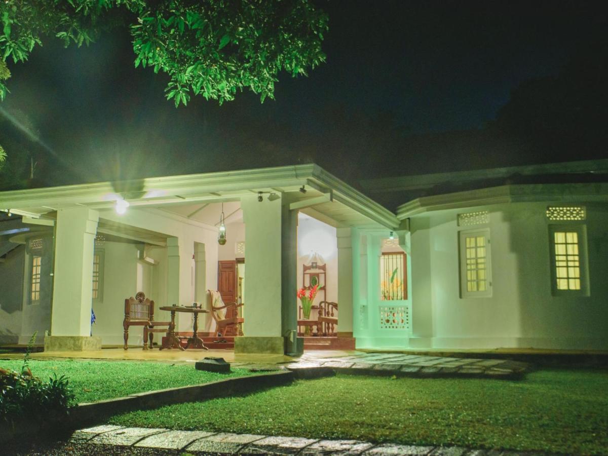 Thalpe Walawwa Heritage Villa Унаватуна Экстерьер фото