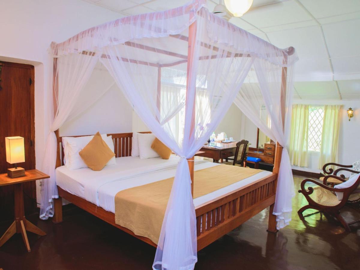 Thalpe Walawwa Heritage Villa Унаватуна Экстерьер фото