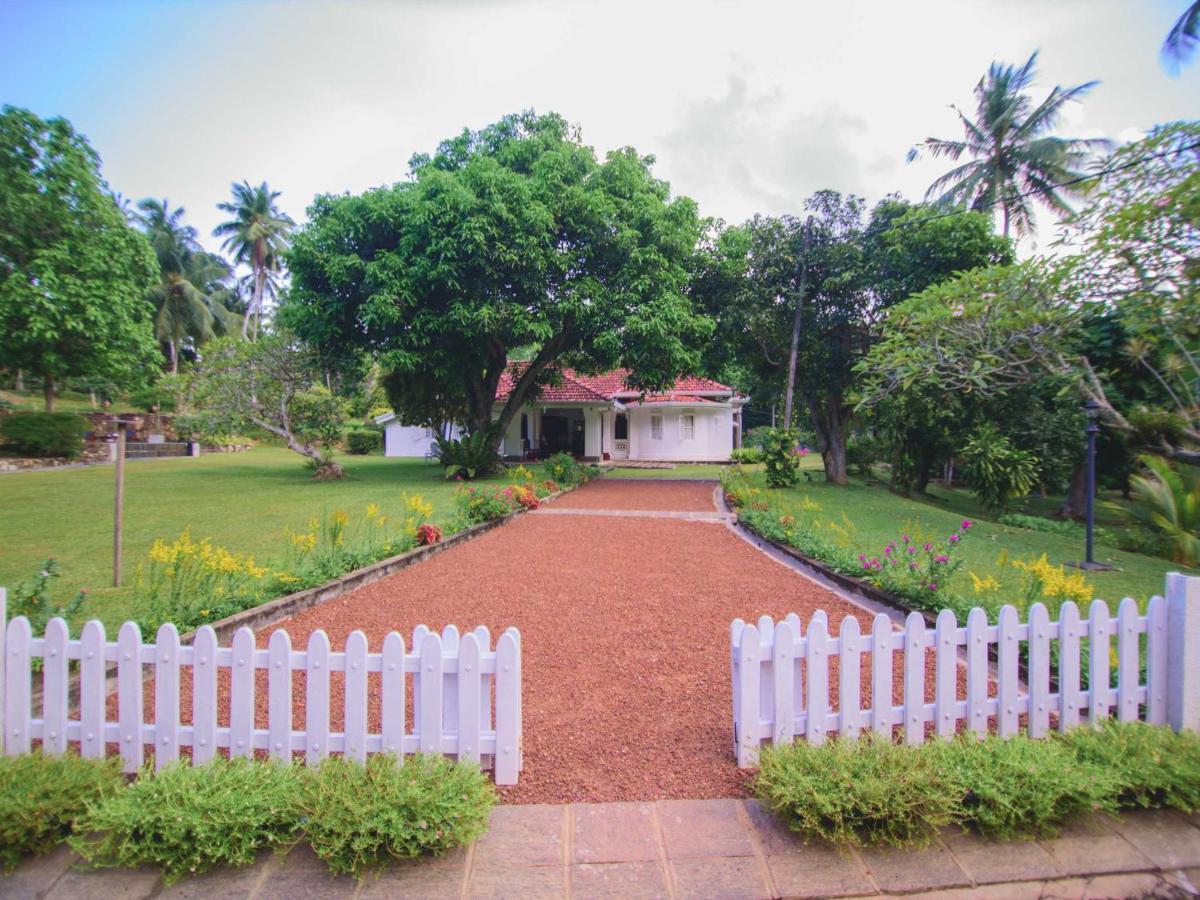 Thalpe Walawwa Heritage Villa Унаватуна Экстерьер фото